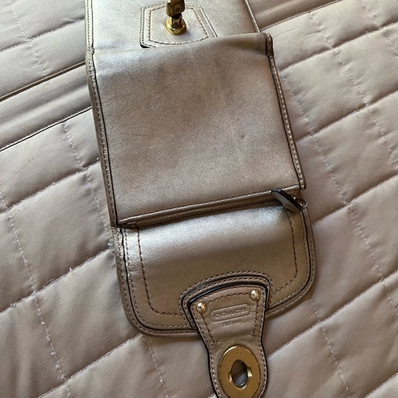 Coach Legacy Gold Turlock Small Wallet with pink lavender leather lining - Picture 4 of 5